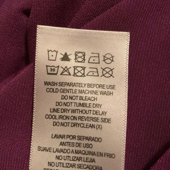 EUC Avenue burgundy stretchy flutter sleeves scoop neck tunic size 30/32 - Picture 10 of 12